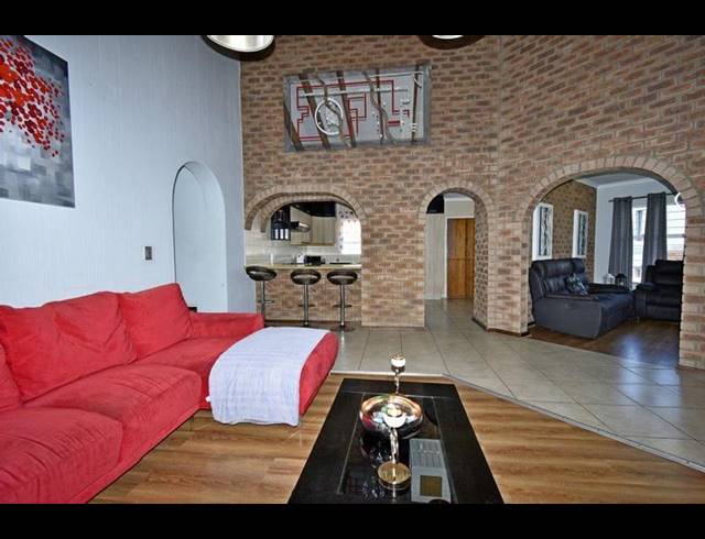 4 BEDROOM HOUSE FOR SALE IN GLENVISTA